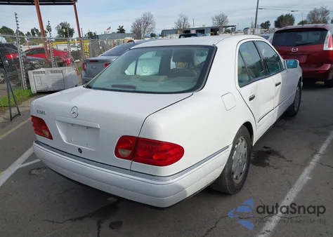 1999 Mercedes-Benz E 320 из США, поврежденный, VIN WDBJF65H8XA848568
